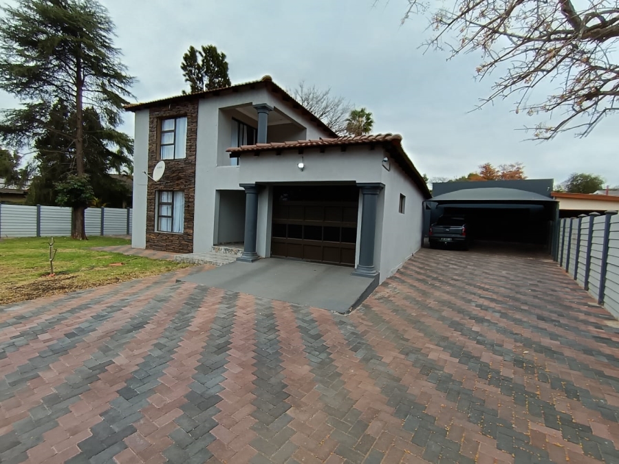 4 Bedroom Property for Sale in Geelhoutpark North West
